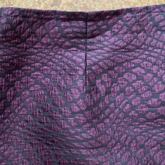 TAHARI plum metallic reptile skin print mini skirt - Picture 2 of 7